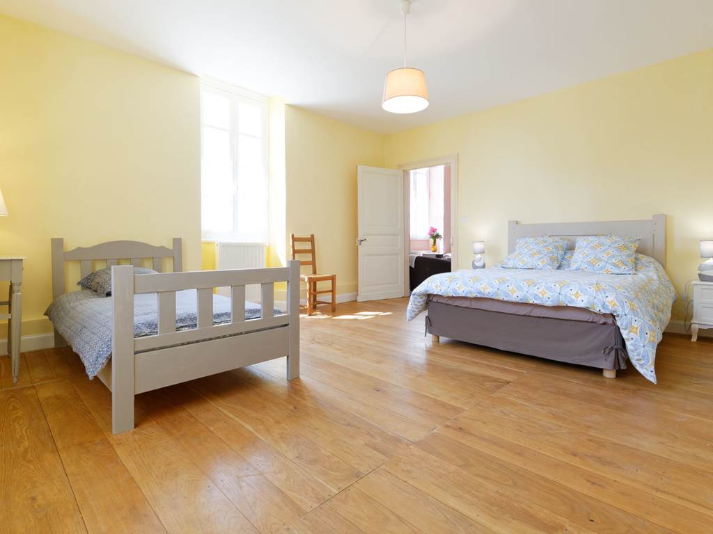 CHAMBRE ETAGE LIT 90 LIT 140
