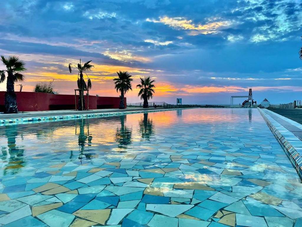 Miroir d'eau à Port Leucate au coucher du soleil