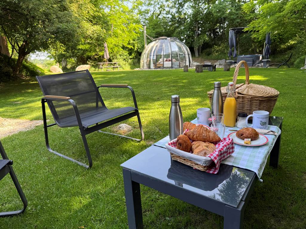 Petit déjeuner inclus, servi à l’heure de votre choix.