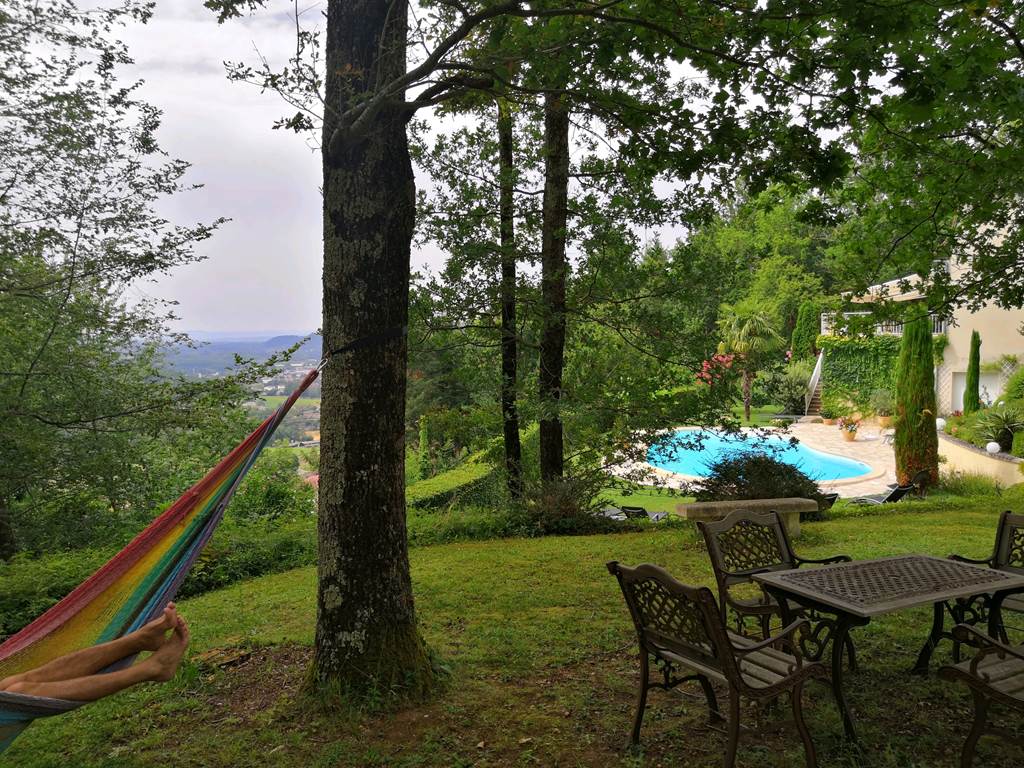 Détente, sieste à la fraicheur du sous-bois #villaric