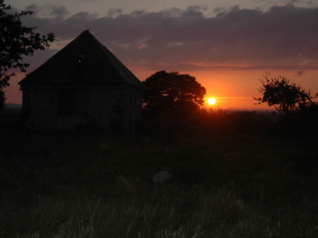 Coucher de soleil au manoir LE BREUIL