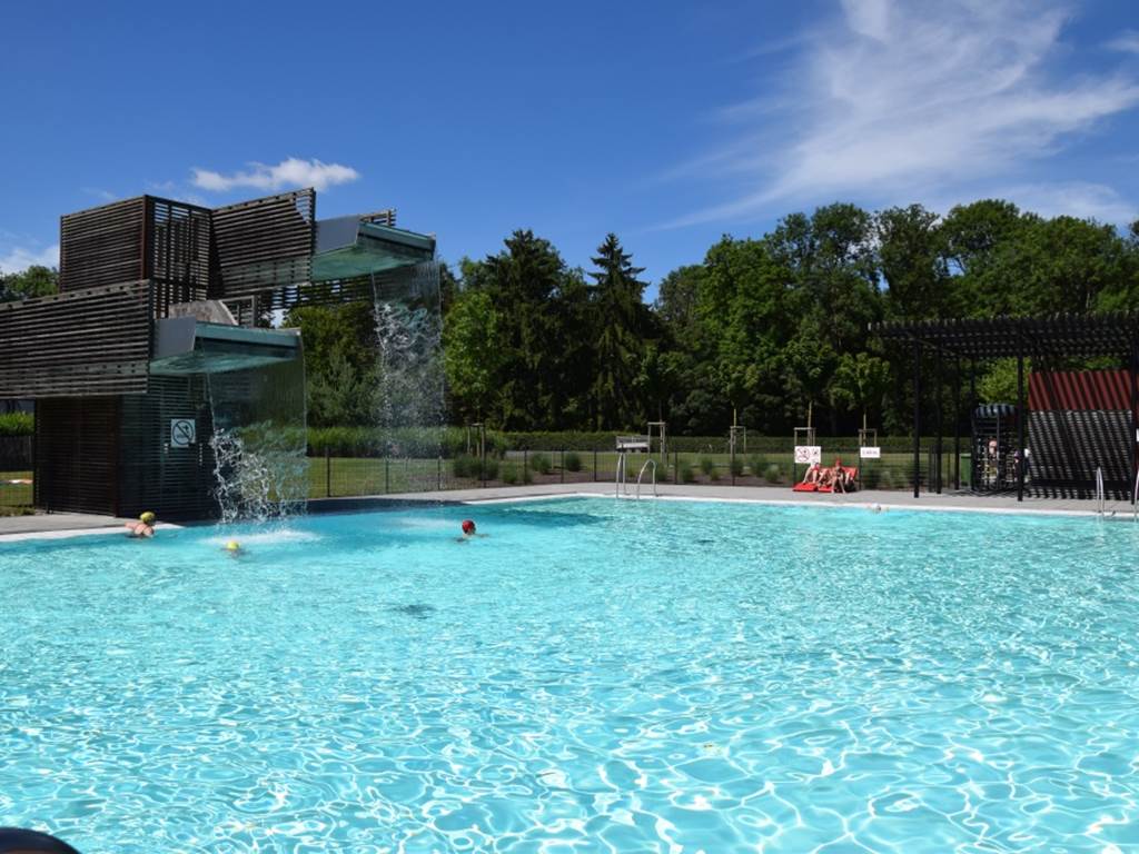 La piscine, accessible durant les jours FUN de l'été