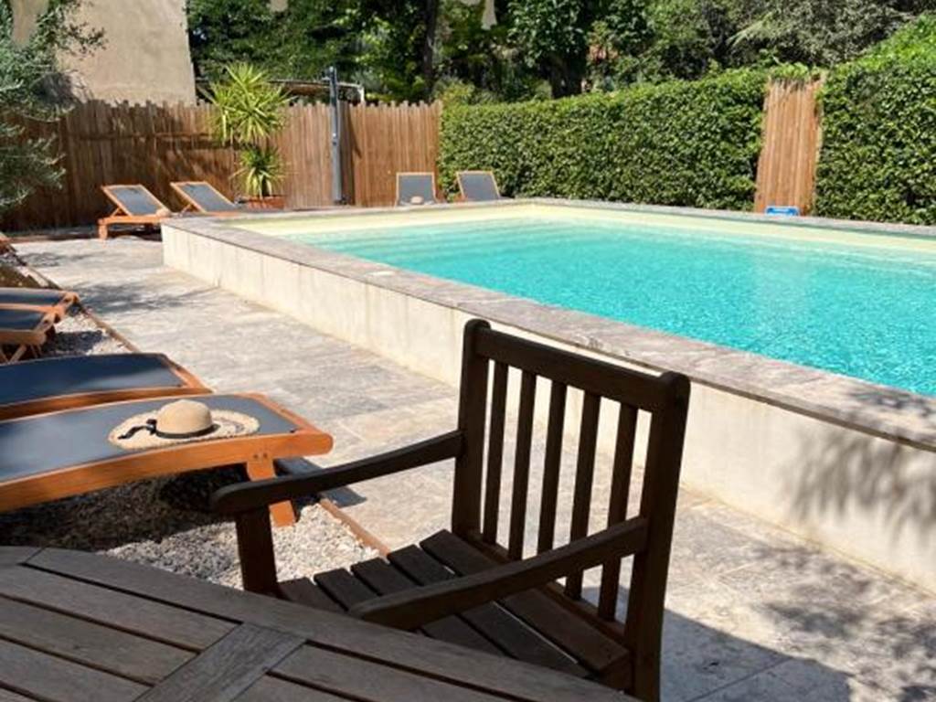 Domaine La Belle Dame sans Regrets piscine