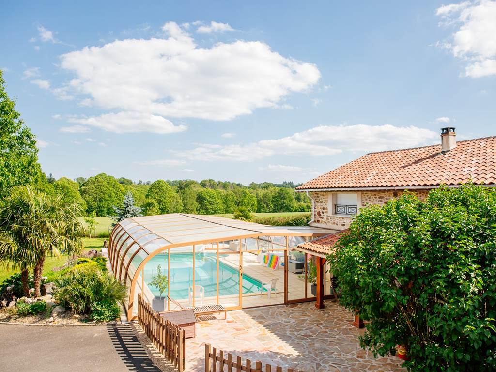 PISCINE COUVERTE ET CHAUFFEE