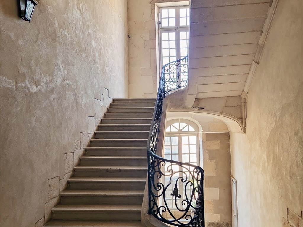 maison-jazey-escalier-pierre-hotel-particulier