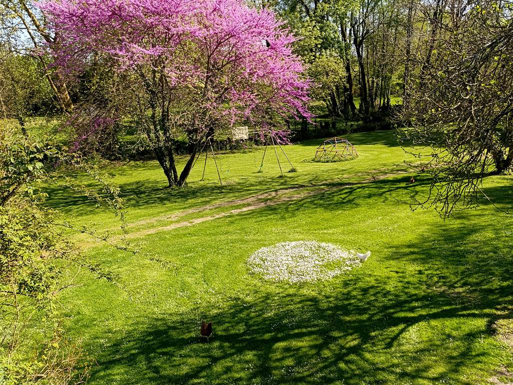 Vue sur le camping au printemps
