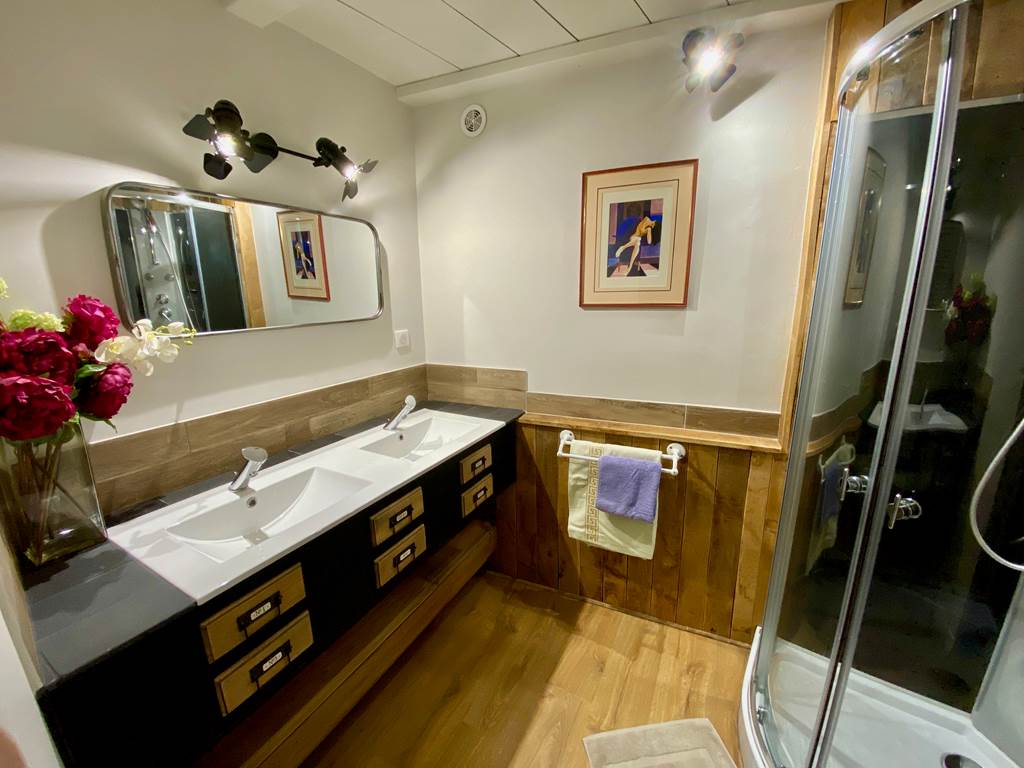 Cabane insolite et Jacuzzi