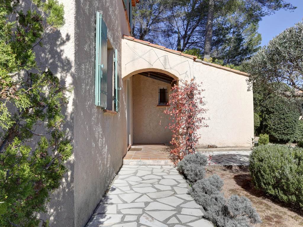 hall extérieur avant de la villa