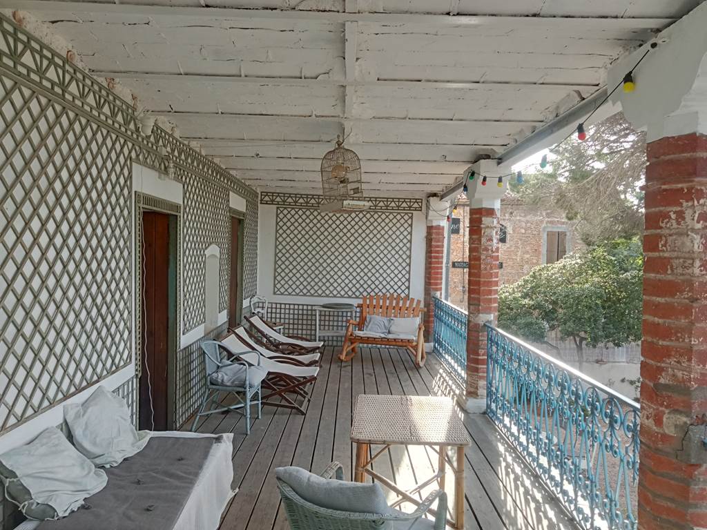 Le Mas Palegry chambres d'hôtes Perpignan - La terrasse restaurée. profitez du climat méditerranéen; Voyage dans le temps et douceur de vivre