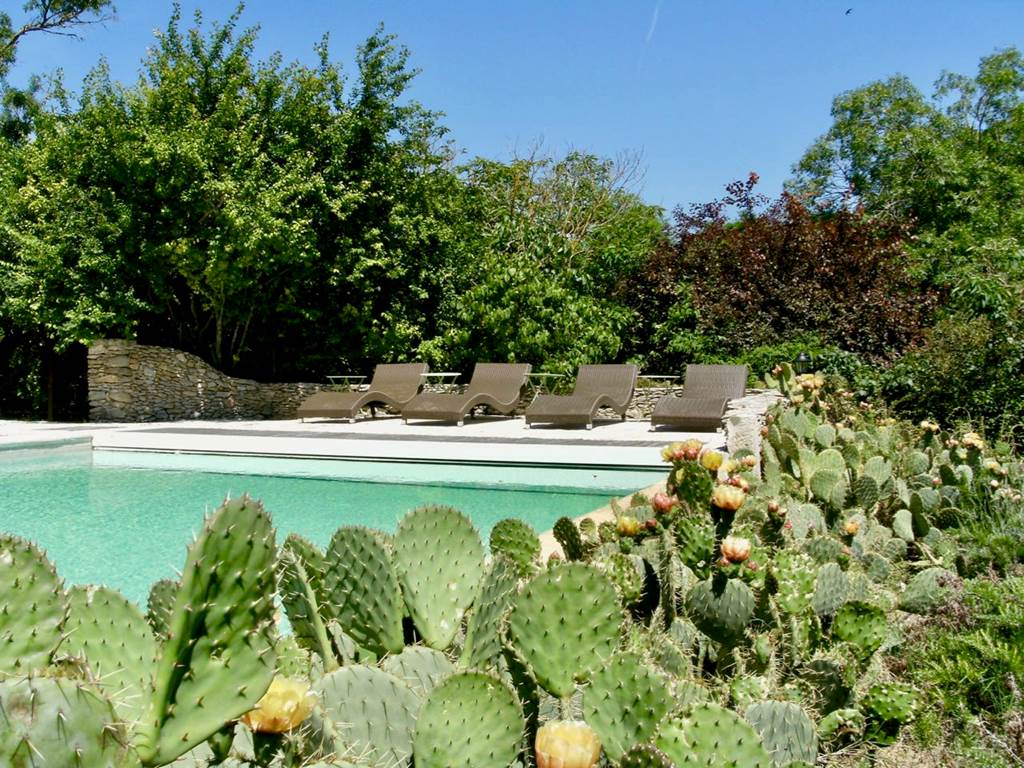 La piscine des chambres d'hôtes de charme la Rougeanne à Carcassonne, Canal du Midi,  Aude Pays Cathare, Guide Michelin
