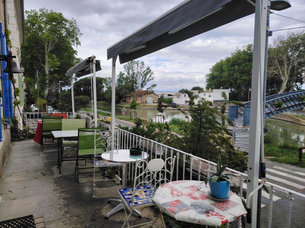 Les Volets Bleus terrasse