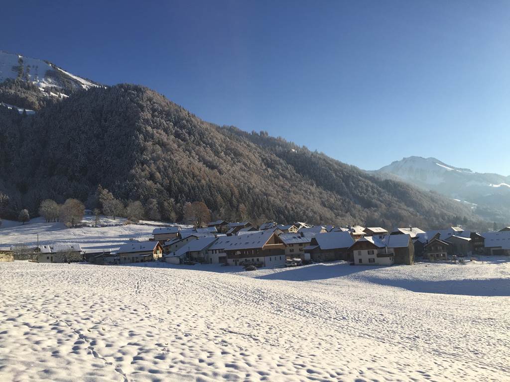 Le village d'en bas enneigé
