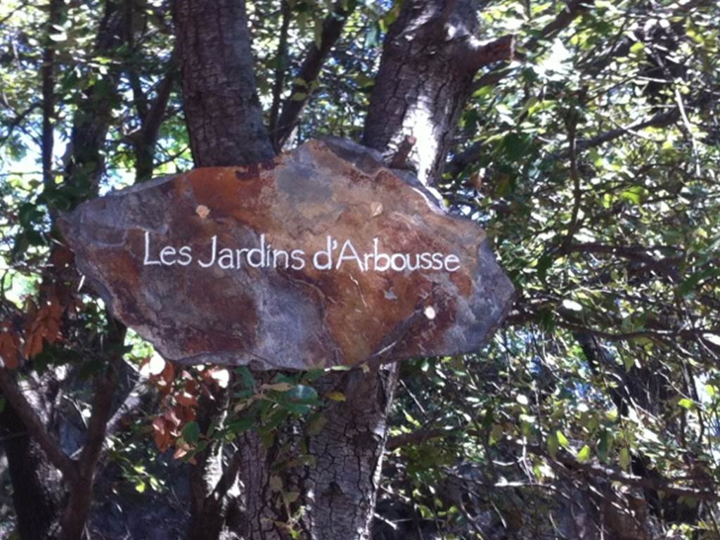 à l'entrée