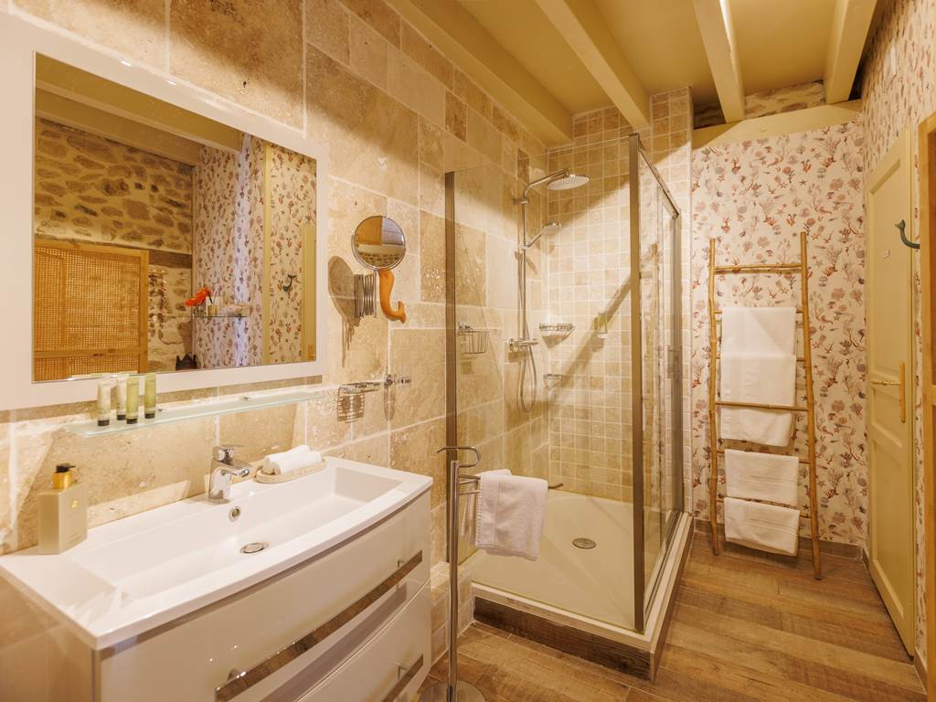 La salle de bain de la chambre Les Hirondelles