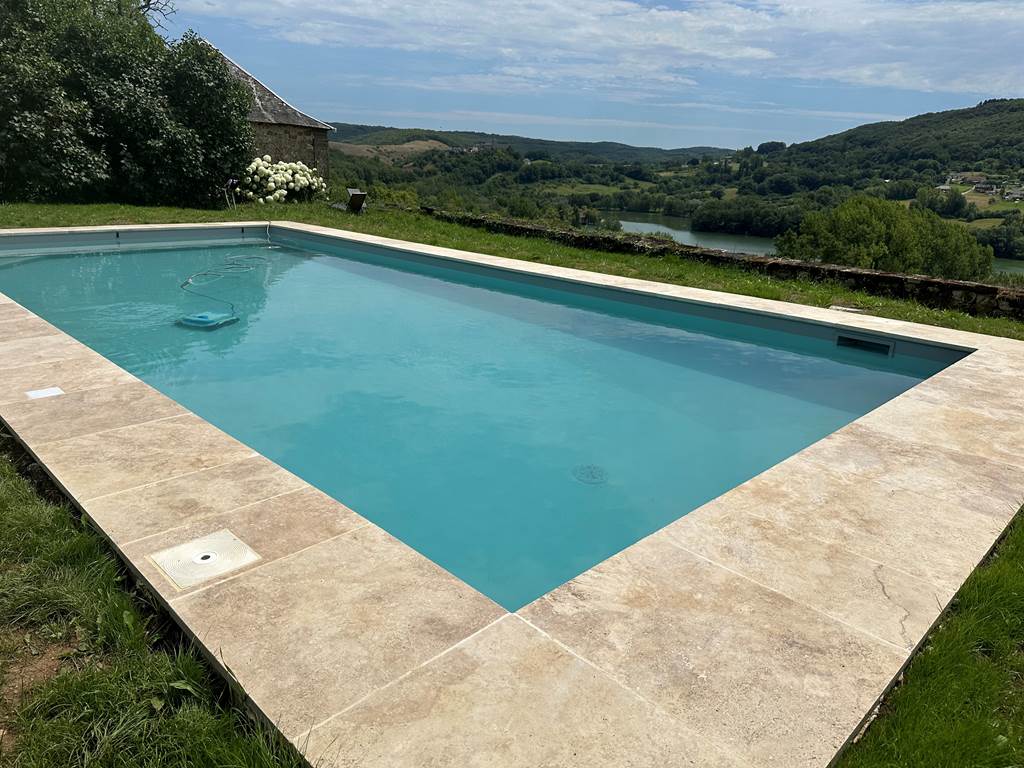 Chateau de Lissac piscine