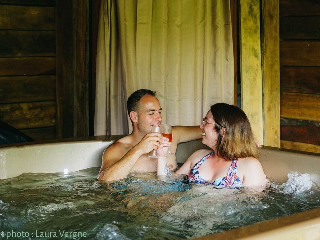 Espace bien-être : idéal pour profiter en amoureux . Crédit photo : Laura Vergne