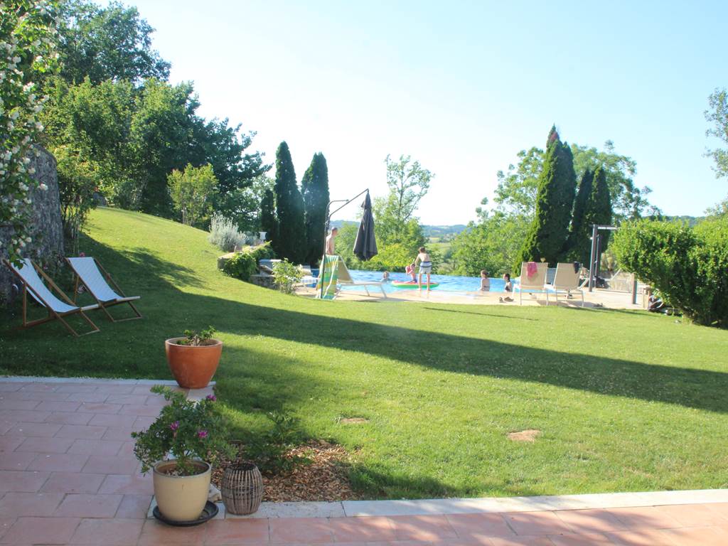 Terrasse côte piscine