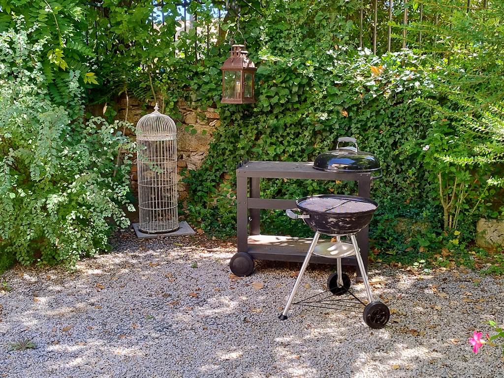 16-bis-gite-hotel-marssac-jardin-bbq