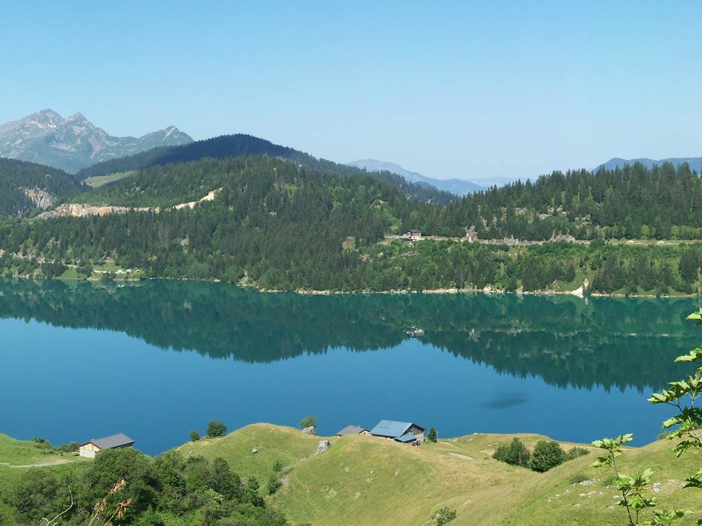 Lac de Roselend le matin
