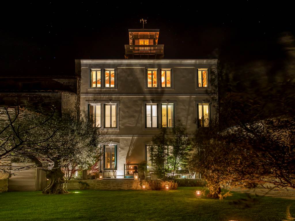 Vue depuis le jardin de nuit