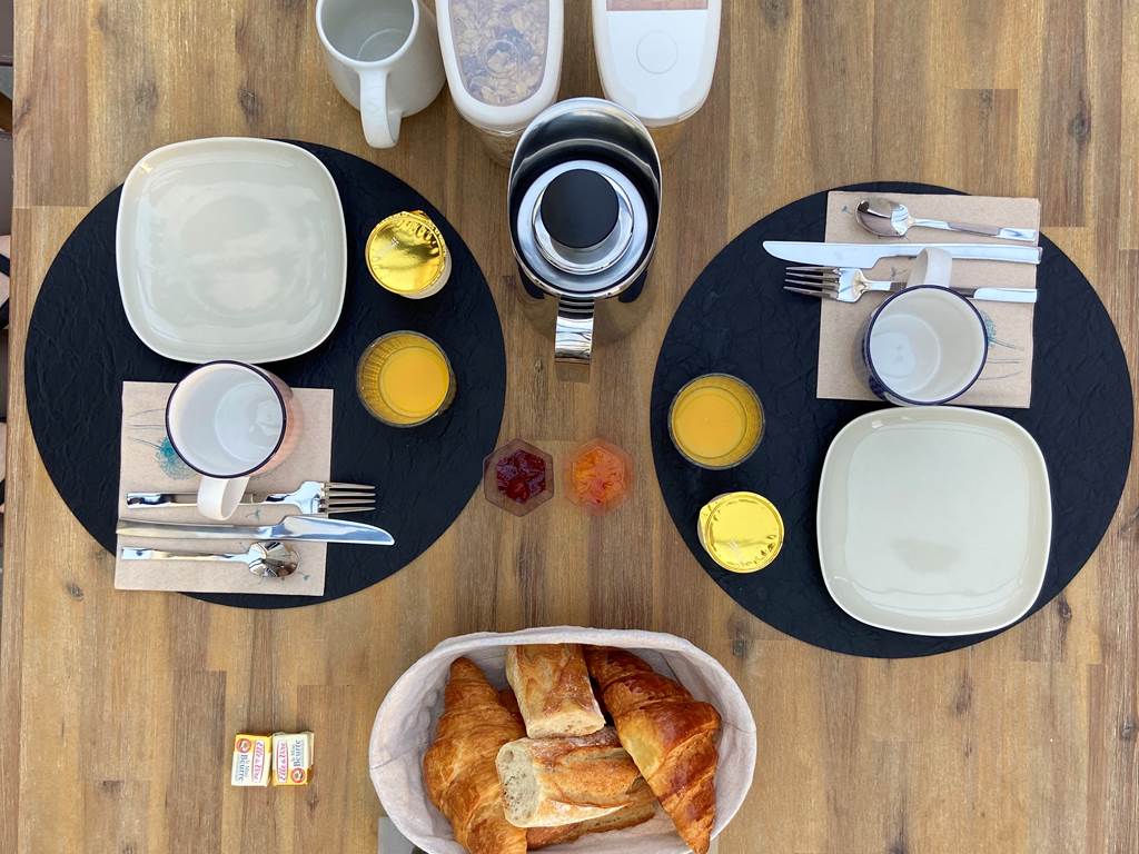 LES RIVES DU CHER. LE PETIT-DEJEUNER