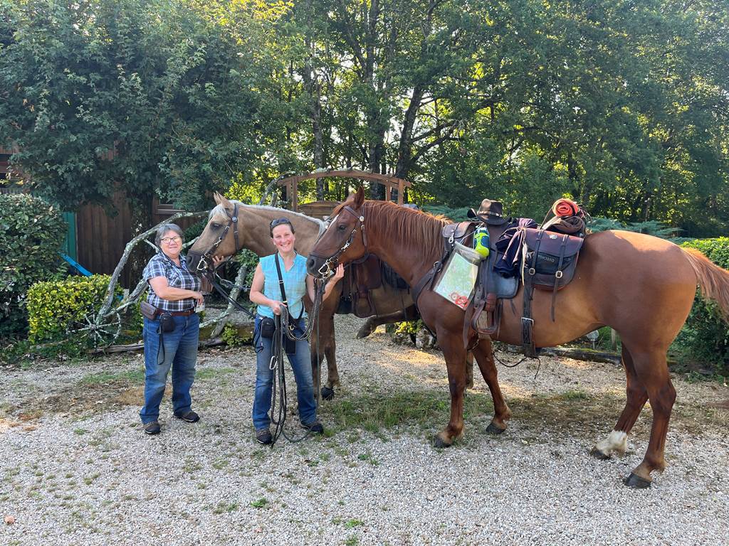 Deux cavalières sur le départ