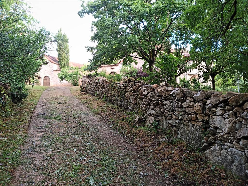 Les Granges de l'Abbaye. Chemin accès
