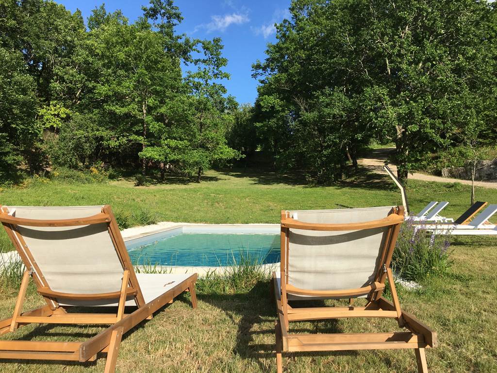 Farniente au bord de la piscine, chambres d'hôtes dans le Lot
