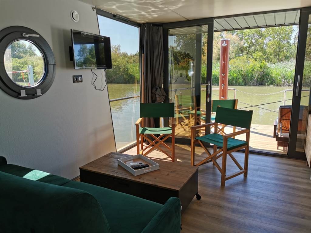 Salon ouvert sur le Canal