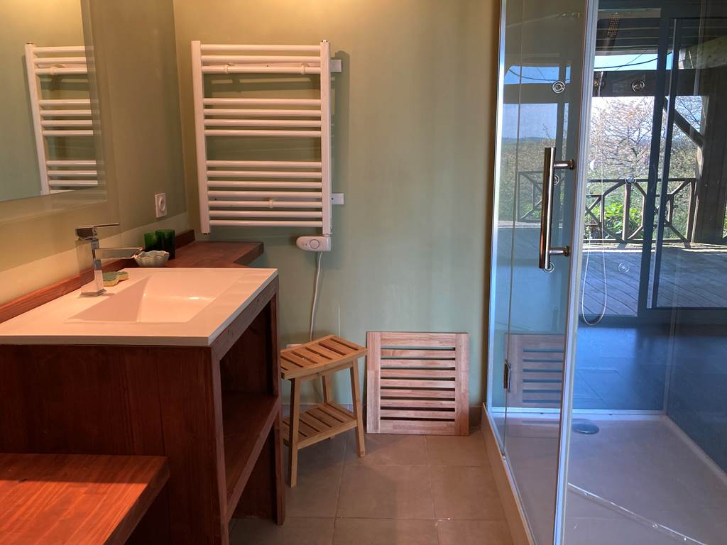 La salle d'eau - chambre PEYRUSSE
