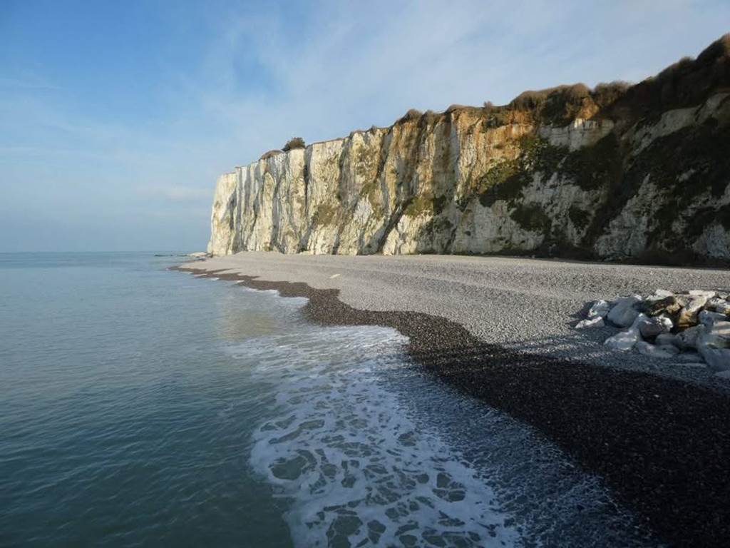 Les falaises Ault Baie de Somme Gites La Baie des Remparts France