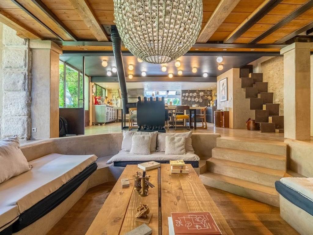 2994A935-DF85-4646-80D4-1558150B8A03_1_105_c