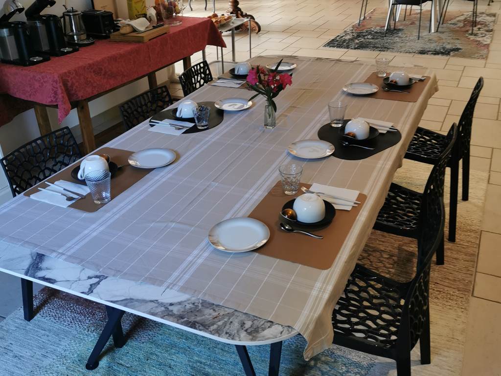 Grande table petit déjeuner intérieur