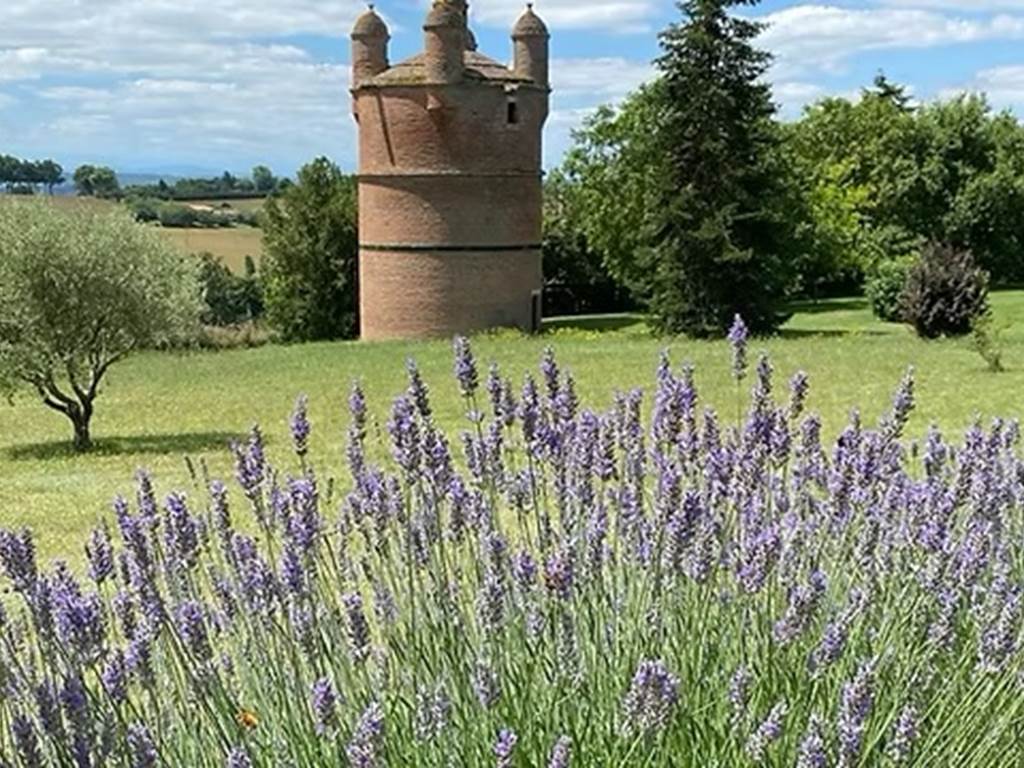 pigeonnier-monument-historique-manoir-du-bouyssou-cintegabelle