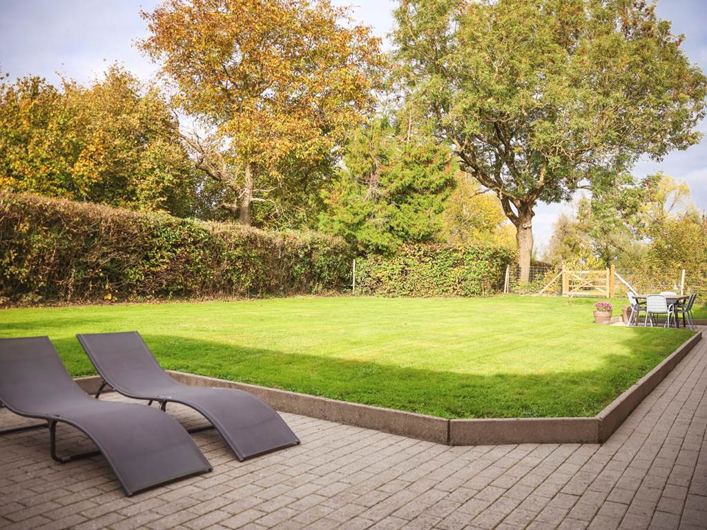 Gi^te Maud Neuprez. EXTERIEUR BOOKING 1600X1200-9