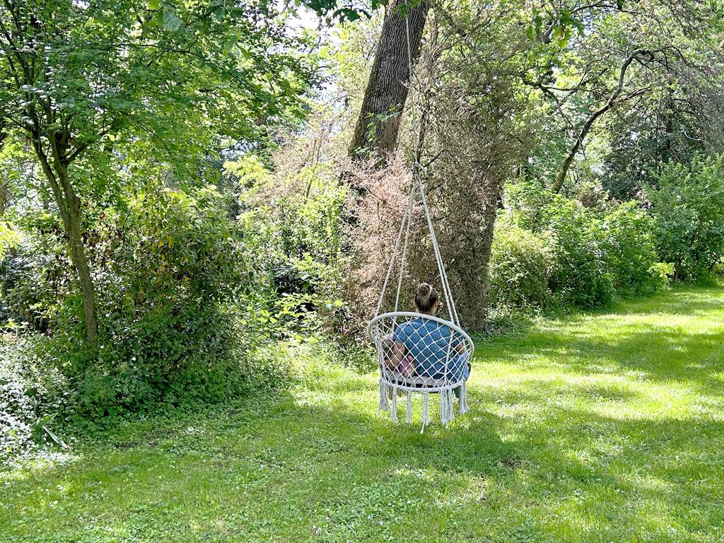 Fauteuil suspendu parc - Domaine de Lanis - Cahmbre hotes Castelnaudary