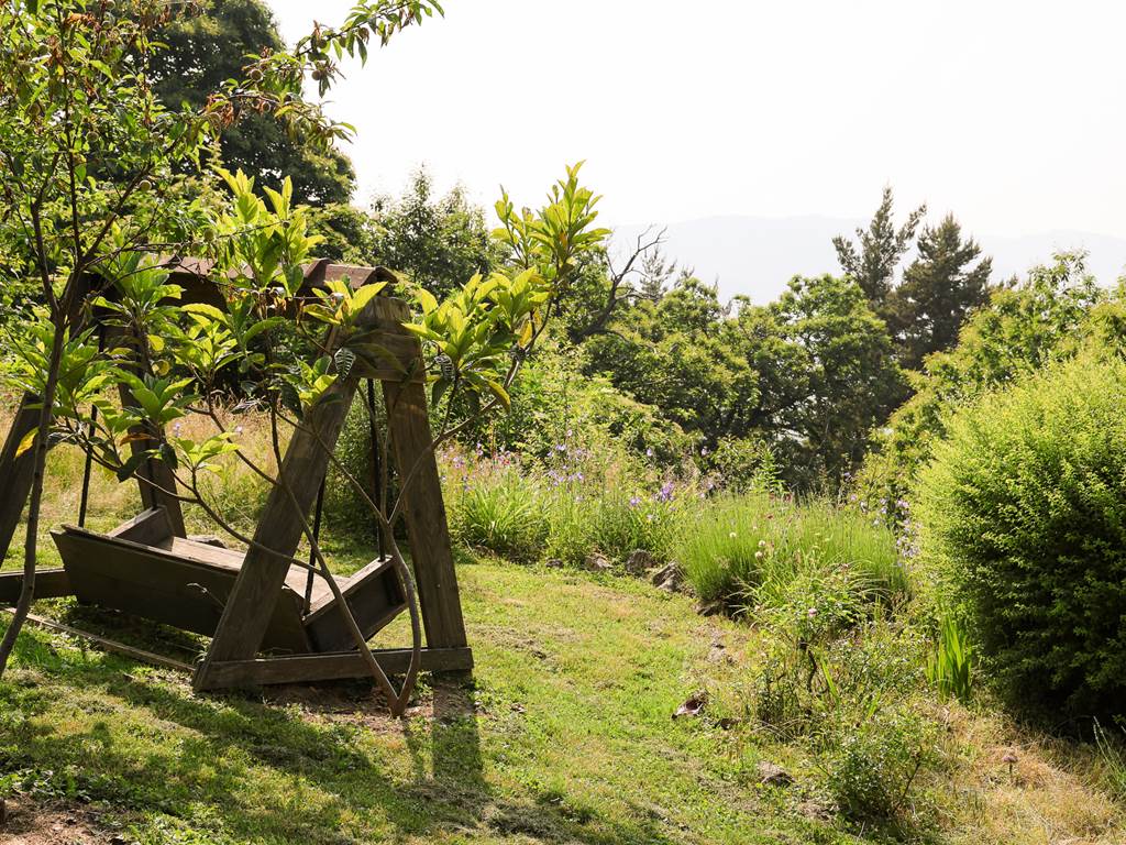 Balancelle avec vue sur les montagnes
