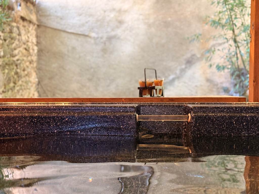 Jacuzzi exterieur privatisable
