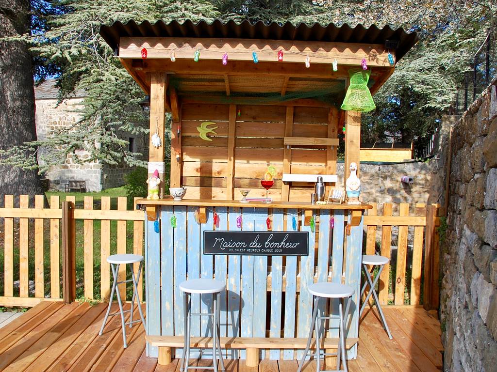 Le bar de la piscine du Cellier des Amis