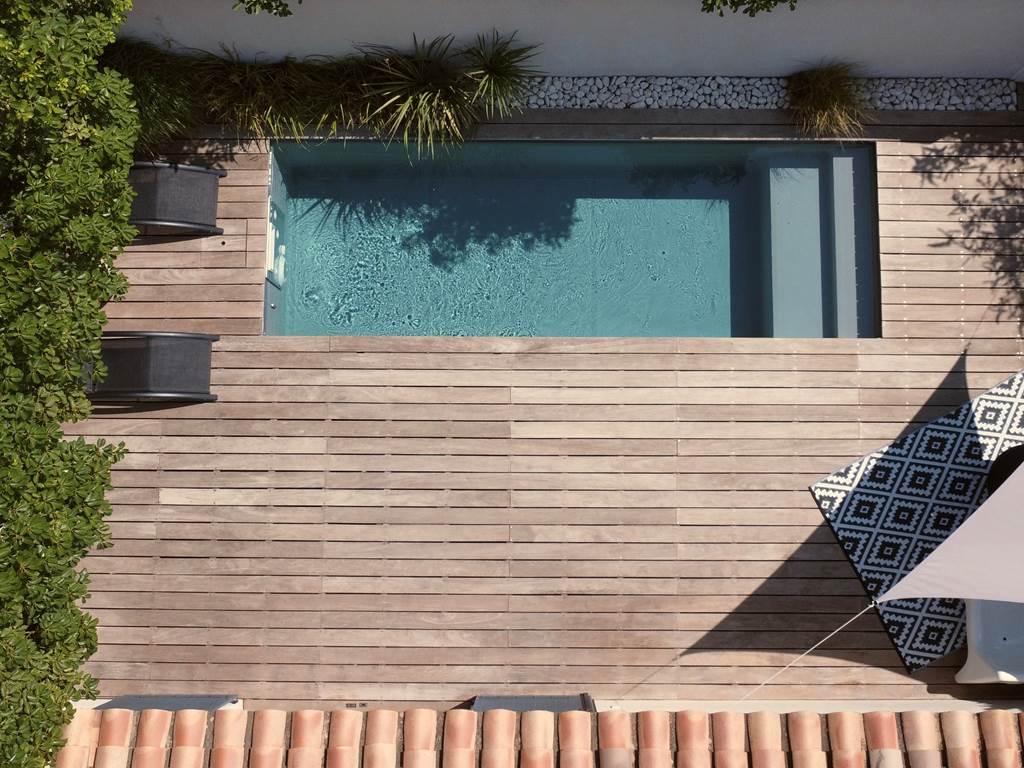 Piscine chauffée idéale pour un séjour relaxant en Provence