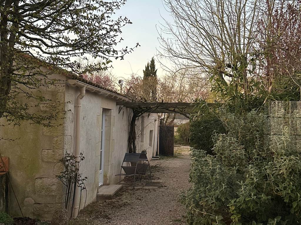 Chemin vers la piscine_Petite Cavalerie