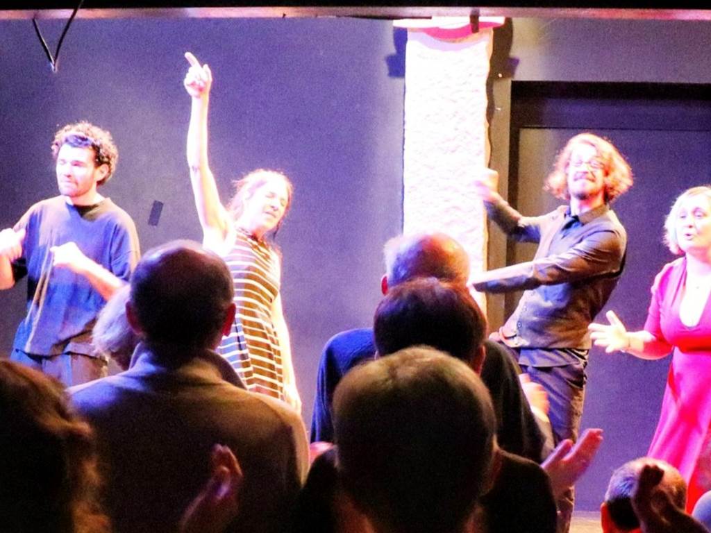 caféthéâtres-lyon-amis-famille-charly-location-rhônealpes