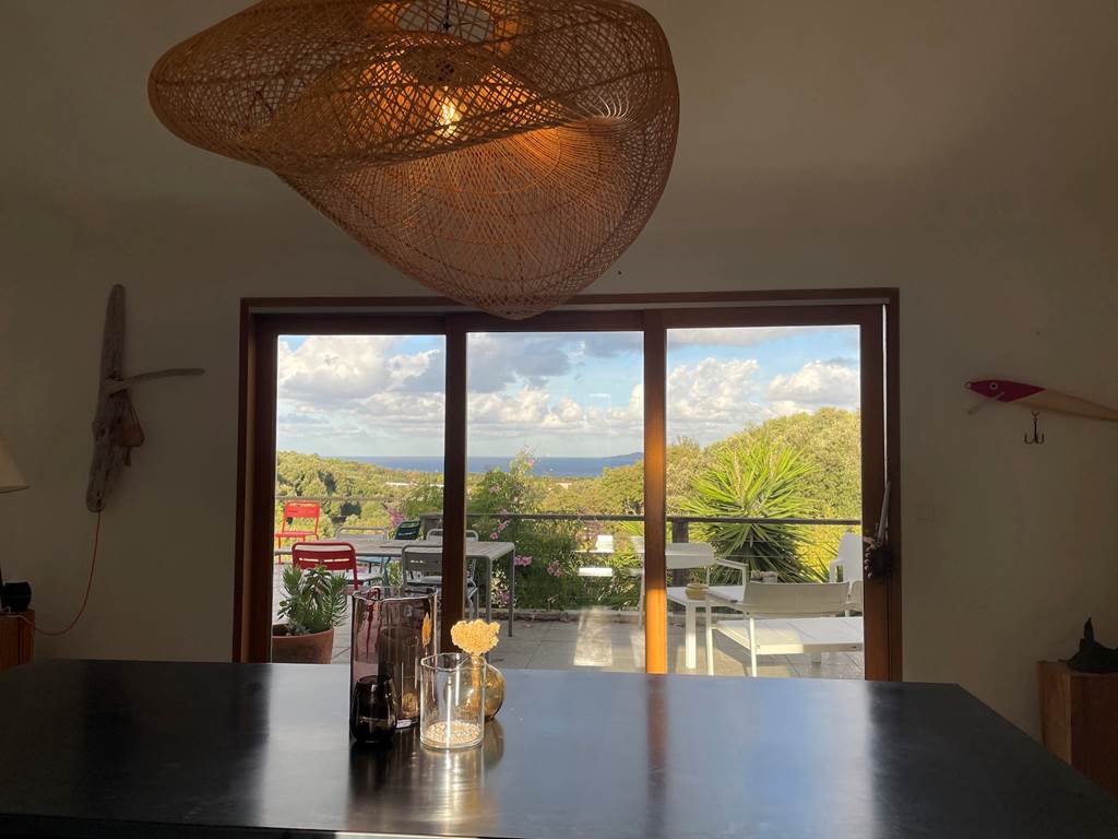 Vue sur la mer depuis le ruone