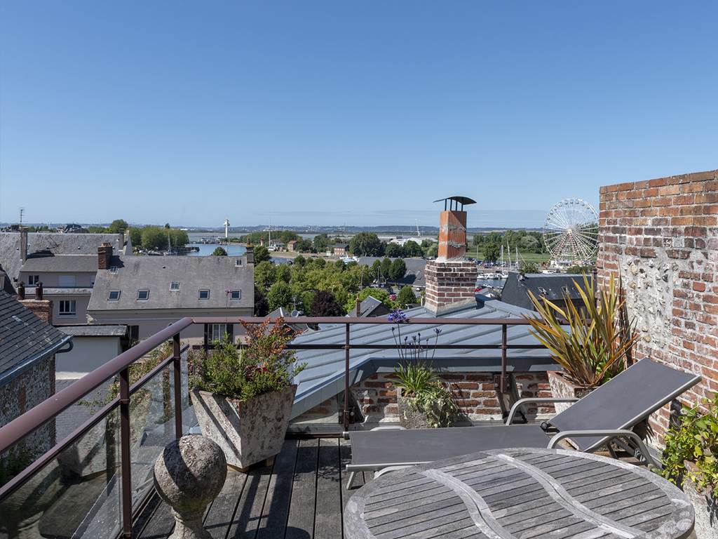 terrasse-vue-panorama-honfleur-chambres-hotes-calvados-normandie-couple