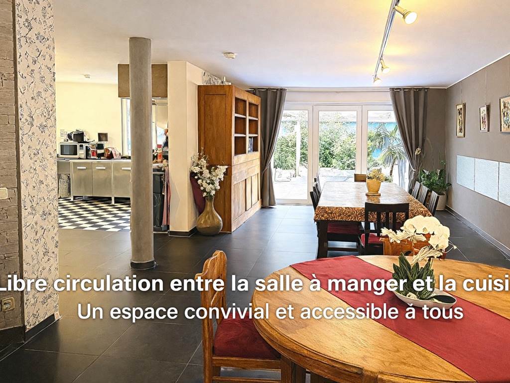 La salle à manger est proche de la cuisine