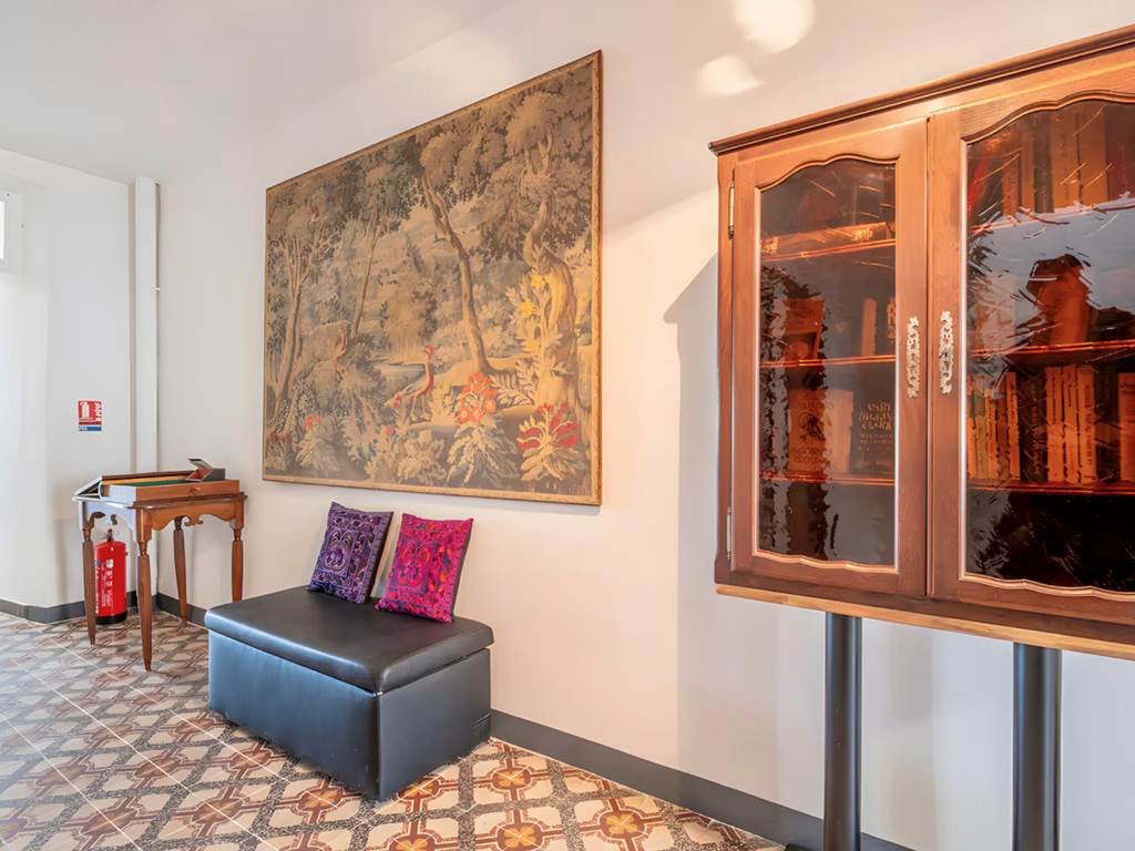 coin-lecture-salon-bibliotheque-gite-famille