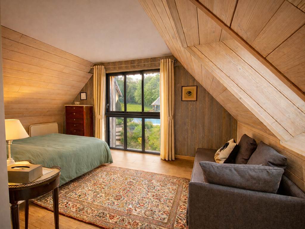 suite-de-l-atelier-lit queen-size-la-verrerie-d-ivoy