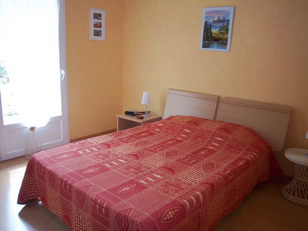 GITE MEYSSAC - CHAMBRE