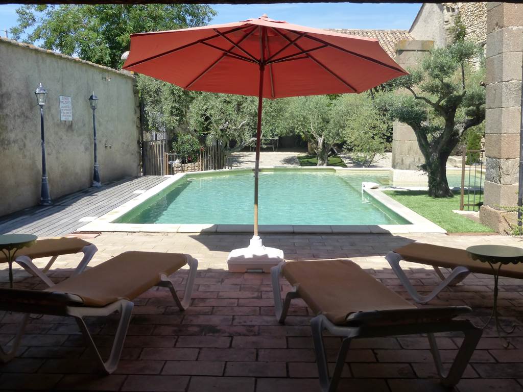 piscine privé  la grange  pool house 60 m2 derrière les transats