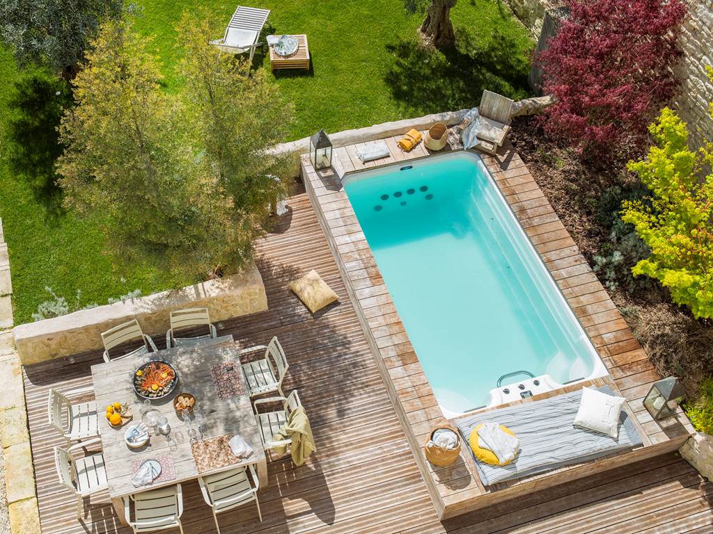 Piscine (bassin de nage à contre courant) et terrasse